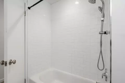 Bath - 6417 Sandstone St, Carmichael, CA 95608 photo 3 of 5
