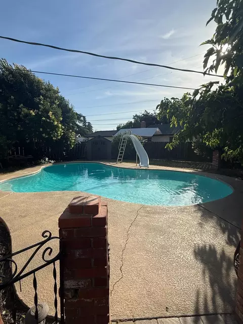 Exterior - 2875 R St, Merced, CA 95348 photo 6 of 10