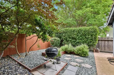 Exterior - 3629 Laurel Grove Ct, Antelope, CA 95843 photo 7 of 9