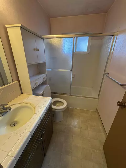 Bath - 1613 E Call Way, Modesto, CA 95355 photo 1 of 2