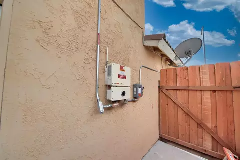 Exterior - 2165 Jenni Ln, Tracy, CA 95377 photo 5 of 16