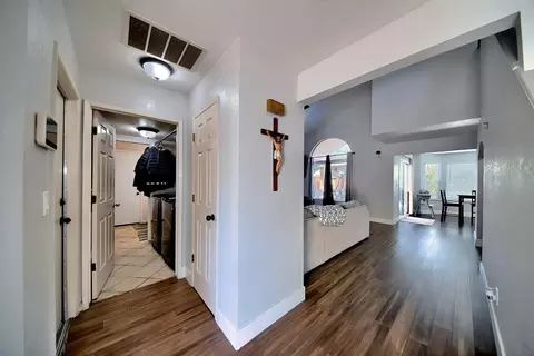 Entry Way - 2165 Jenni Ln, Tracy, CA 95377 photo 6 of 17