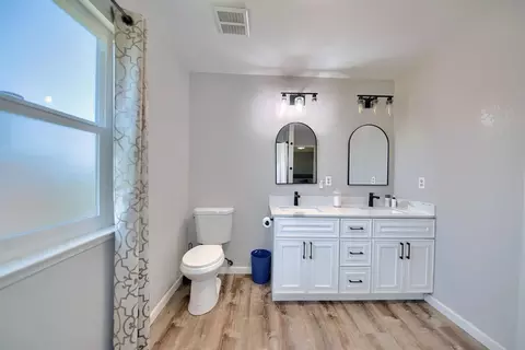Bath - 2165 Jenni Ln, Tracy, CA 95377 photo 8 of 8