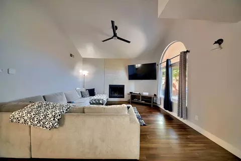 Living - 2165 Jenni Ln, Tracy, CA 95377 photo 3 of 3