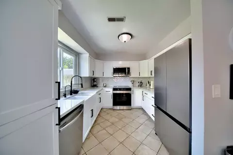 Kitchen - 2165 Jenni Ln, Tracy, CA 95377 photo 2 of 6