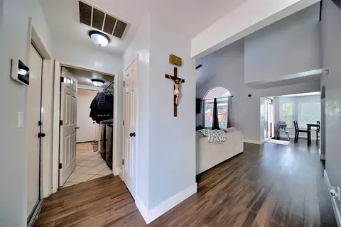 Entry Way - 2165 Jenni Ln, Tracy, CA 95377 photo 3 of 17
