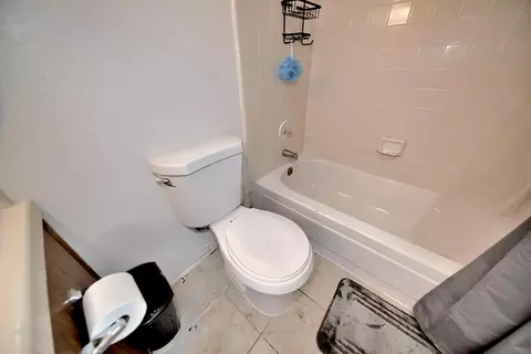 Bath - 2165 Jenni Ln, Tracy, CA 95377 photo 3 of 8