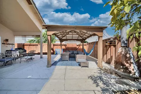 Exterior - 2165 Jenni Ln, Tracy, CA 95377 photo 9 of 16