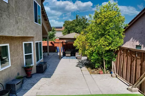 Exterior - 2165 Jenni Ln, Tracy, CA 95377 photo 14 of 16