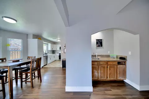 Entry Way - 2165 Jenni Ln, Tracy, CA 95377 photo 5 of 17