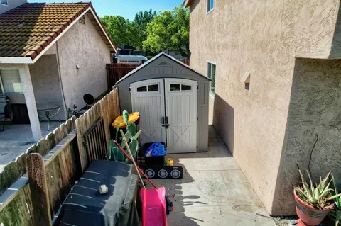 Exterior - 2165 Jenni Ln, Tracy, CA 95377 photo 13 of 16