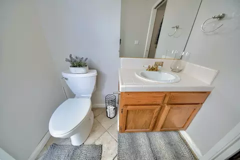 Bath - 2165 Jenni Ln, Tracy, CA 95377 photo 1 of 8