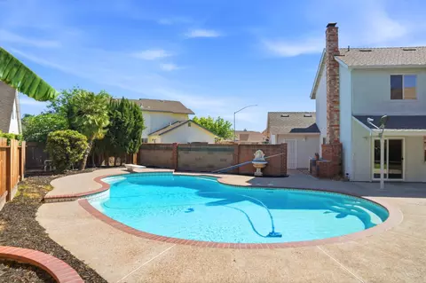 Exterior - 936 Oakbrooke Ct, Modesto, CA 95351 photo 9 of 15