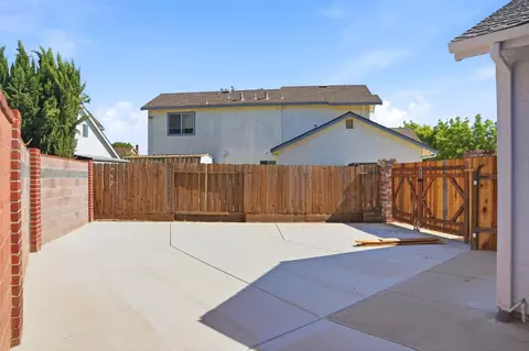 Exterior - 936 Oakbrooke Ct, Modesto, CA 95351 photo 14 of 15