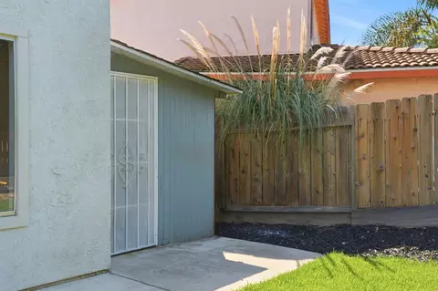 Exterior - 936 Oakbrooke Ct, Modesto, CA 95351 photo 8 of 15
