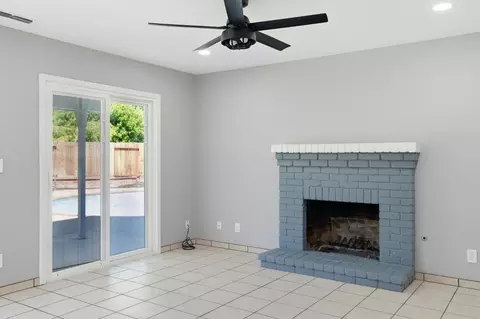 Living - 936 Oakbrooke Ct, Modesto, CA 95351 photo 5 of 6