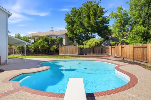 Exterior - 936 Oakbrooke Ct, Modesto, CA 95351 photo 10 of 15