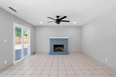 Living - 936 Oakbrooke Ct, Modesto, CA 95351 photo 4 of 6