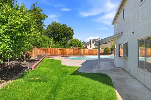 Exterior - 936 Oakbrooke Ct, Modesto, CA 95351 photo 5 of 15