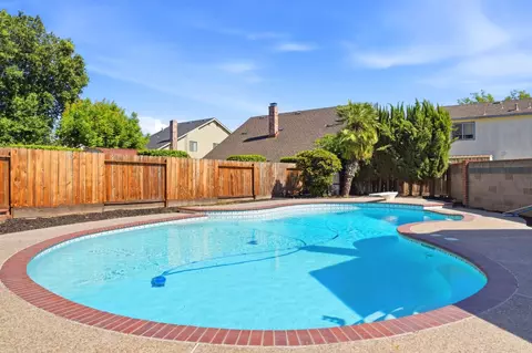 Exterior - 936 Oakbrooke Ct, Modesto, CA 95351 photo 12 of 15
