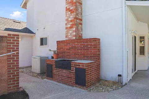 Exterior - 936 Oakbrooke Ct, Modesto, CA 95351 photo 6 of 15