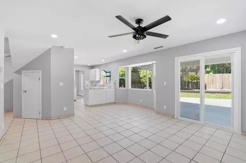 Living - 936 Oakbrooke Ct, Modesto, CA 95351 photo 6 of 6