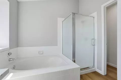 Bath - 936 Oakbrooke Ct, Modesto, CA 95351 photo 3 of 5