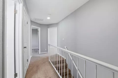 Entry Way - 936 Oakbrooke Ct, Modesto, CA 95351 photo 4 of 4