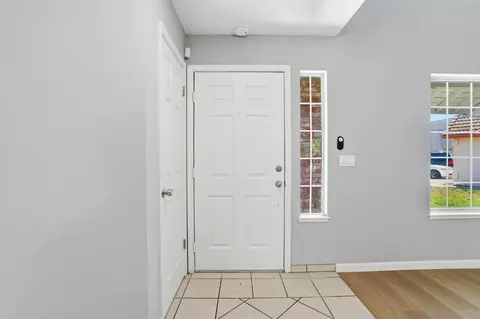 Entry Way - 936 Oakbrooke Ct, Modesto, CA 95351 photo 1 of 4
