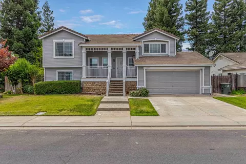 7003 Royal Links Dr, Riverbank, CA 95367