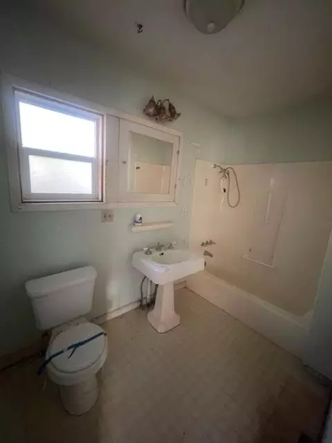 Bath - 18910 Bumpy Rd, Grass Valley, CA 95949 photo 1 of 1