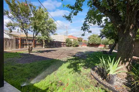 Exterior - 315 Maple St, Galt, CA 95632 photo 6 of 8