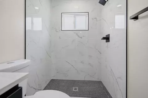 Bath - 315 Maple St, Galt, CA 95632 photo 2 of 2