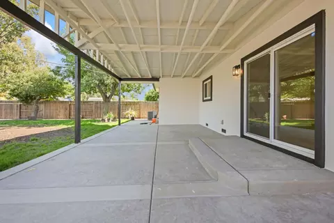 Exterior - 315 Maple St, Galt, CA 95632 photo 4 of 8