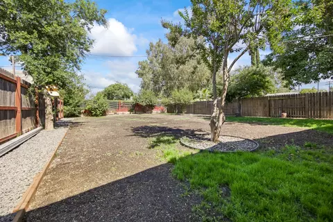 Exterior - 315 Maple St, Galt, CA 95632 photo 5 of 8