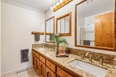 Bath - 2100 Mulberry Ln, Placerville, CA 95667 photo 1 of 6