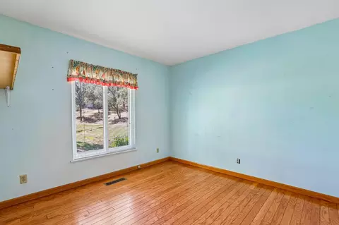 Bedroom - 2100 Mulberry Ln, Placerville, CA 95667 photo 3 of 5