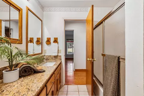 Bath - 2100 Mulberry Ln, Placerville, CA 95667 photo 2 of 6