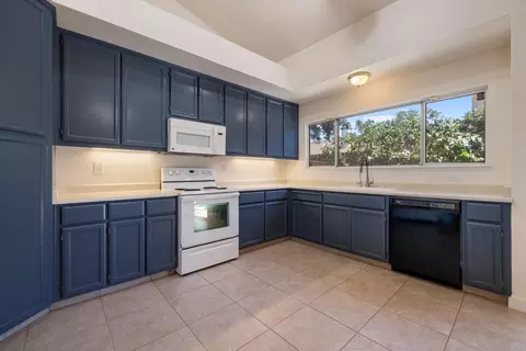 Kitchen - 4608 Sun Stone Ct, Salida, CA 95368 photo 2 of 3