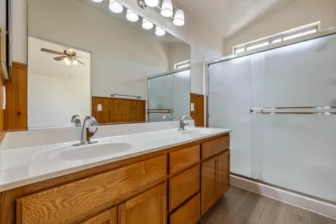 Bath - 4608 Sun Stone Ct, Salida, CA 95368 photo 3 of 3