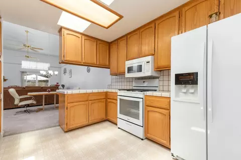 Kitchen - 20619 Wayne Ct, Sonora, CA 95370 photo 2 of 3