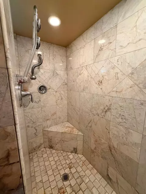 Bath - 1708 Le Bec Ct, Lodi, CA 95240 photo 3 of 5