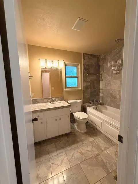 Bath - 1708 Le Bec Ct, Lodi, CA 95240 photo 1 of 5