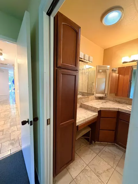 Bath - 1708 Le Bec Ct, Lodi, CA 95240 photo 5 of 5