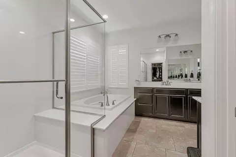 Bath - 2482 Augusta Ave, Tracy, CA 95377 photo 5 of 5