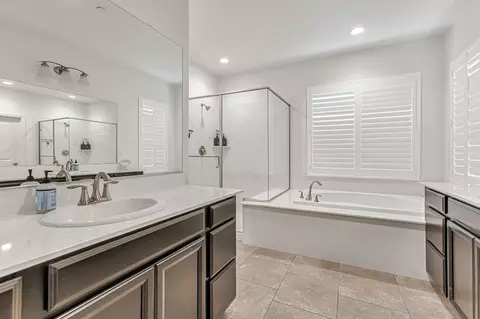 Bath - 2482 Augusta Ave, Tracy, CA 95377 photo 4 of 5