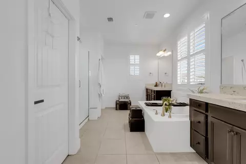 Entry Way - 1655 Cady Ln, Ripon, CA 95366 photo 5 of 9