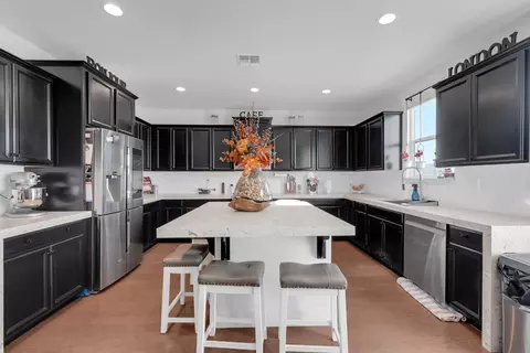 Kitchen - 1655 Cady Ln, Ripon, CA 95366 photo 4 of 4