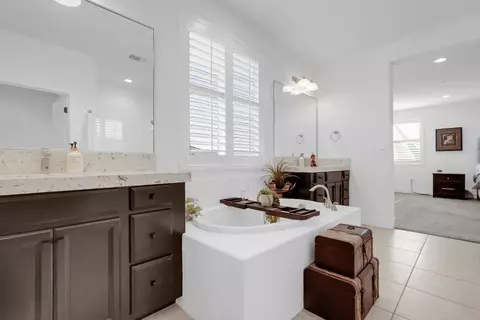 Entry Way - 1655 Cady Ln, Ripon, CA 95366 photo 6 of 9