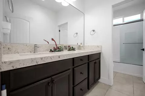 Bath - 1655 Cady Ln, Ripon, CA 95366 photo 3 of 3